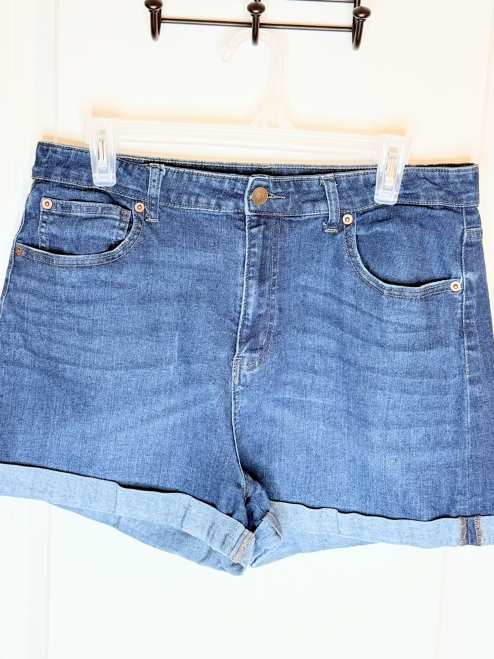 No Boundaries Denim Shorts Women Size 17 High Rise Cuffed Blue Stretch Jean - Picture 2 of 7